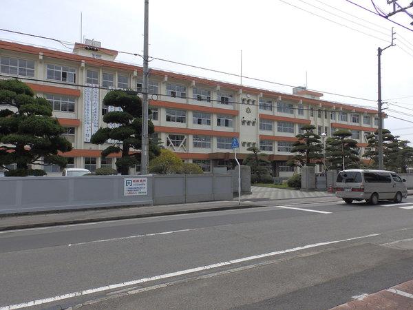 愛媛県立川之江高校：1158m