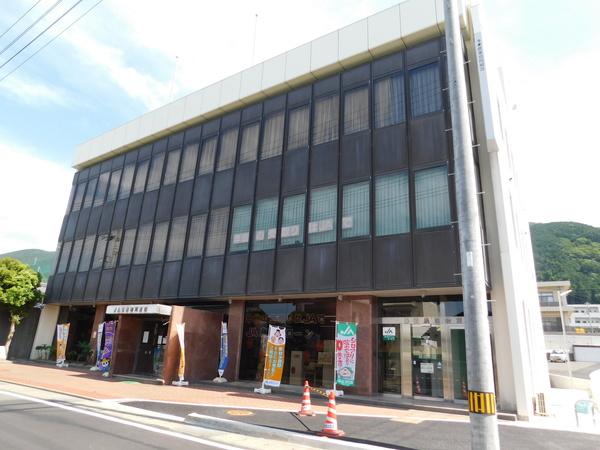 東予信用金庫寒川支店：101m