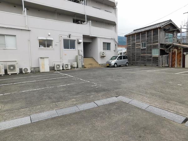 グランハイツ翠波（3FB） 駐車場