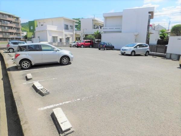 四国洋行ハイツ（210） 駐車場