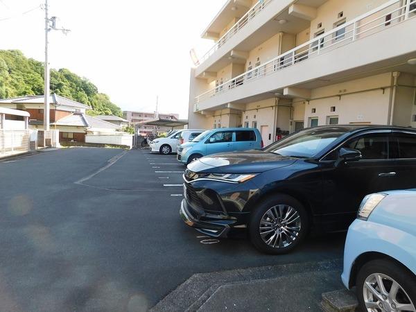 マンション輝（103） 駐車場