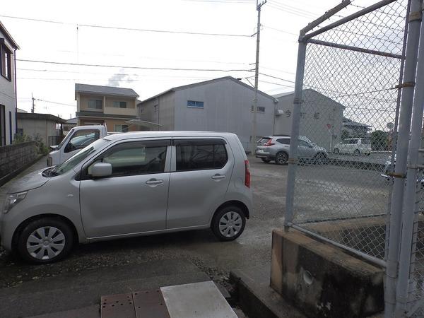南春光荘（103） 駐車場