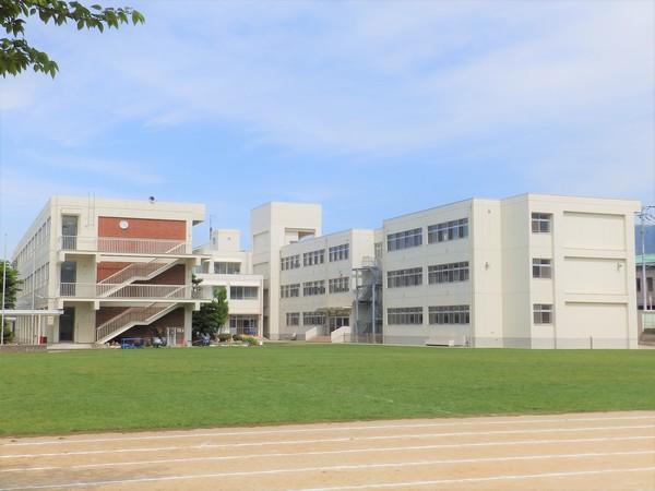 四国中央市立松柏小学校：1105m