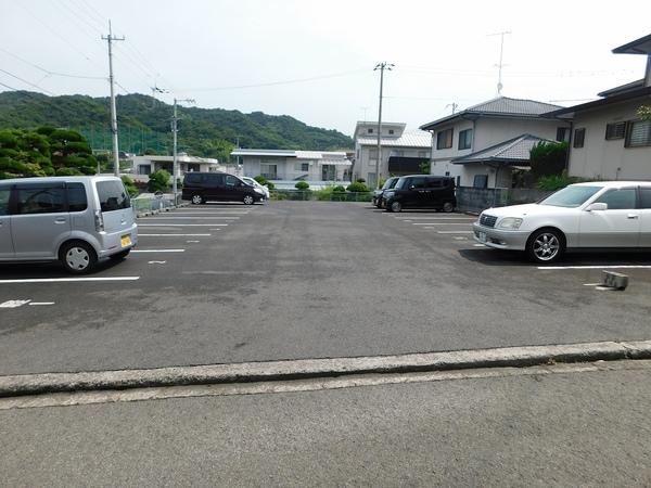 メイプルリーフ（102） 駐車場