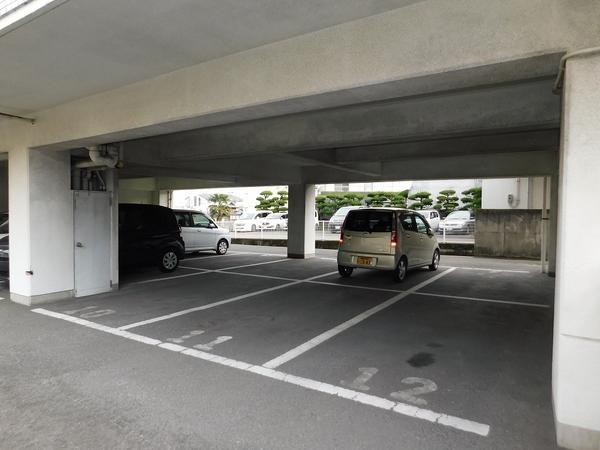サンビオーズイブキ 駐車場