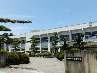 四国中央市立土居小学校：676m