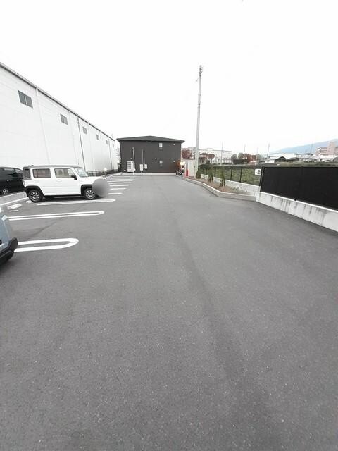 ブランド　ラボ（205） 駐車場