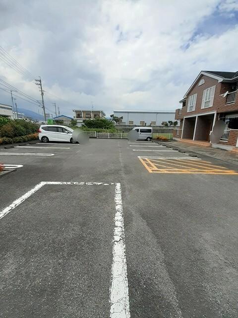 シェモア・長田　Ｓ（203） 駐車場