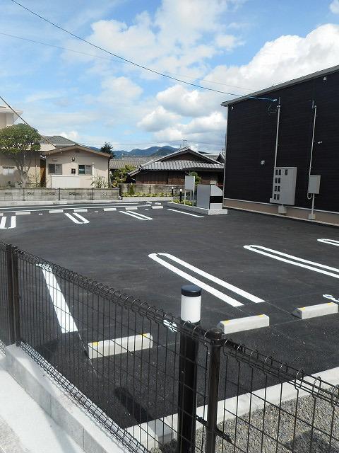 楪（103） 駐車場
