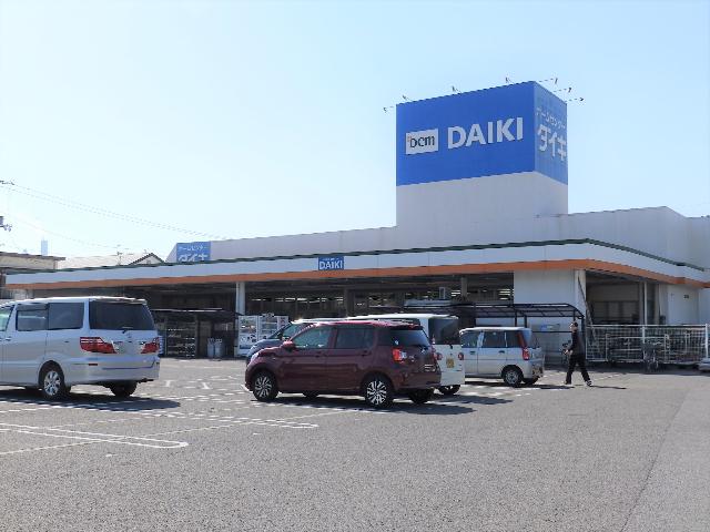 DCMダイキ川之江店：215m