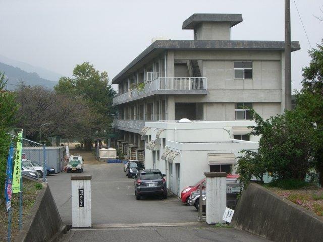 四国中央市立寒川小学校：592m