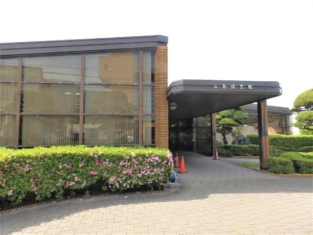 四国中央市三島図書館：958m