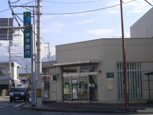 伊予銀行中之庄支店：725m