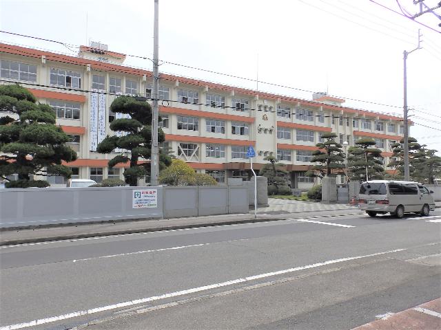 愛媛県立川之江高校：612m