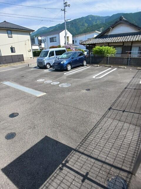 リーヴェル（202） 駐車場