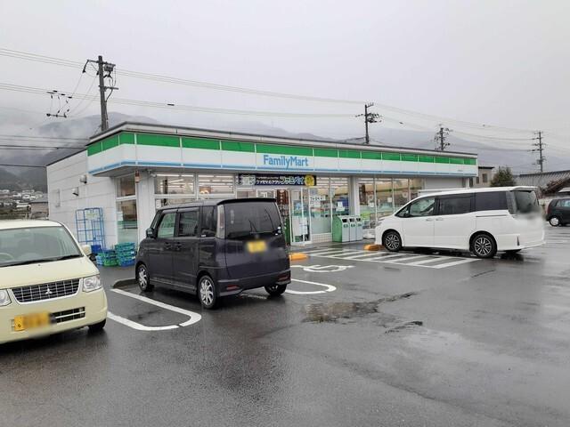 ファミリーマート寒川西店：373m