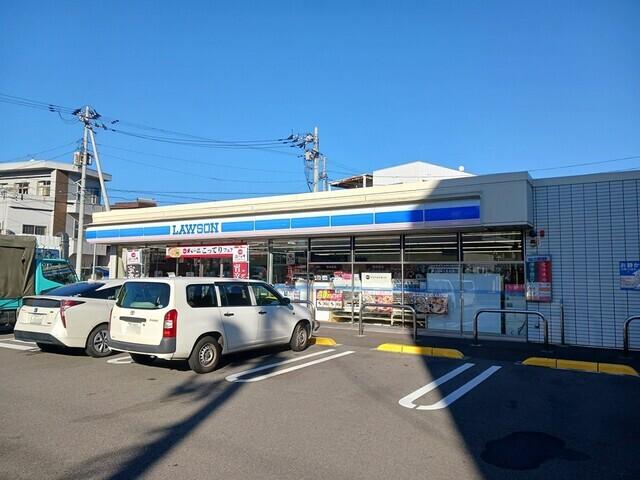 ローソン川之江町港通店：689m