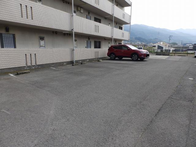 ドミエールⅡ（201） 駐車場
