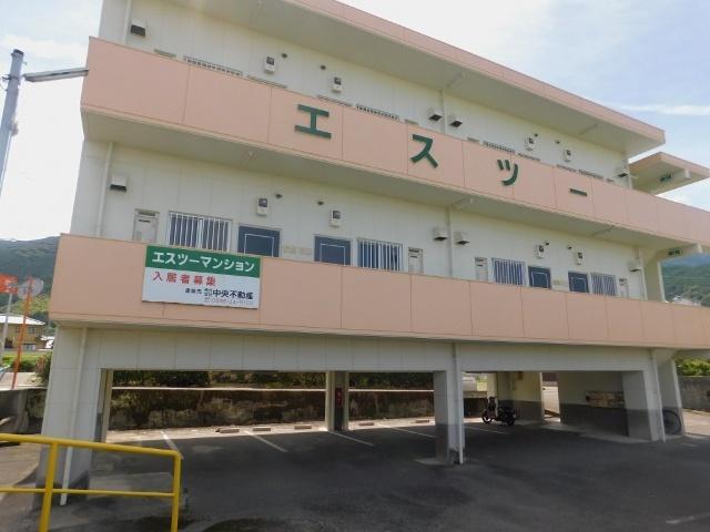 伊予寒川駅より徒歩23分 築28年6ヶ月 3階建の賃貸物件