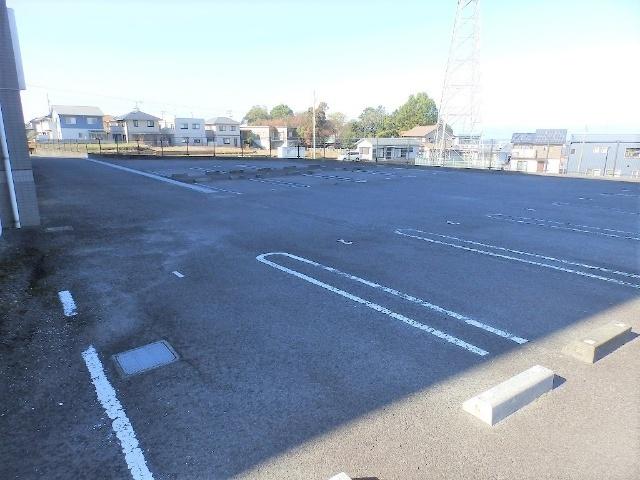 ハイツネオフィールド 駐車場
