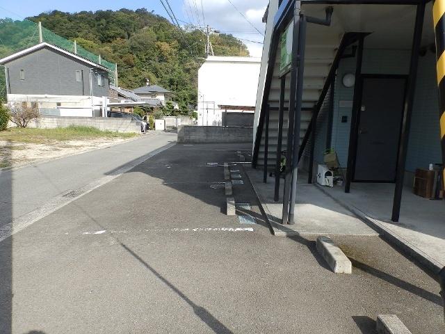 フルール（101） 駐車場