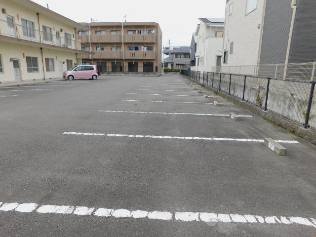 サンライズ清和（102） 駐車場