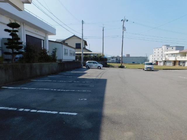 グランビューイシカワ（W-3） 駐車場