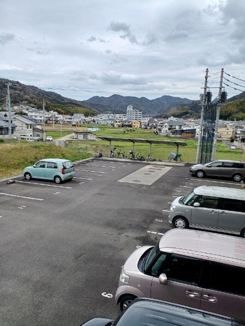 ヴィラ・グリーンヒルズⅡ（305） 駐車場