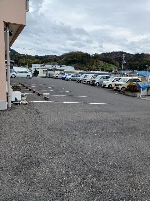 ヴィラ・グリーンヒルズⅡ（305） 駐車場