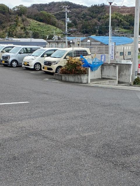 ヴィラ・グリーンヒルズⅡ（305） 駐車場