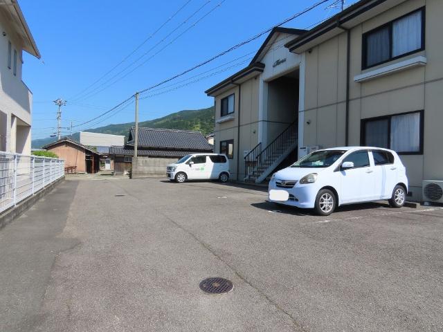 シャーメゾン宮崎（101） 駐車場
