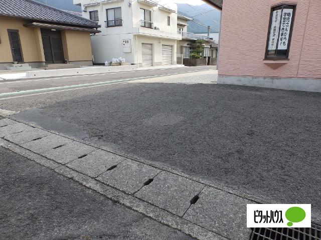 メゾン三島（301） 駐車場