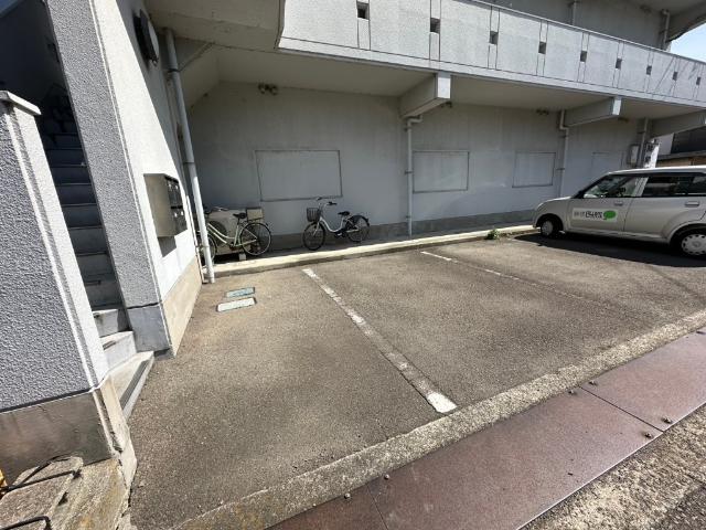 サンライズビル（201） 駐車場