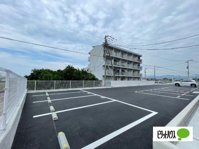 villa KAKIHI 宮ノ上B（B-4） 駐車場