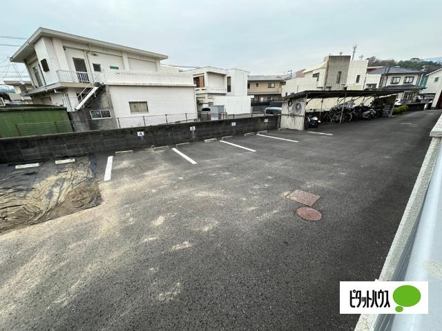 四国洋行ハイツ（210） 駐車場