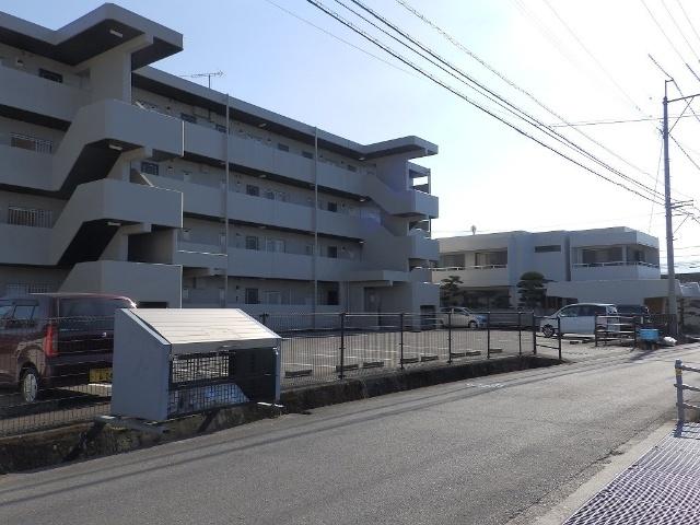 メゾンハピネス 駐車場