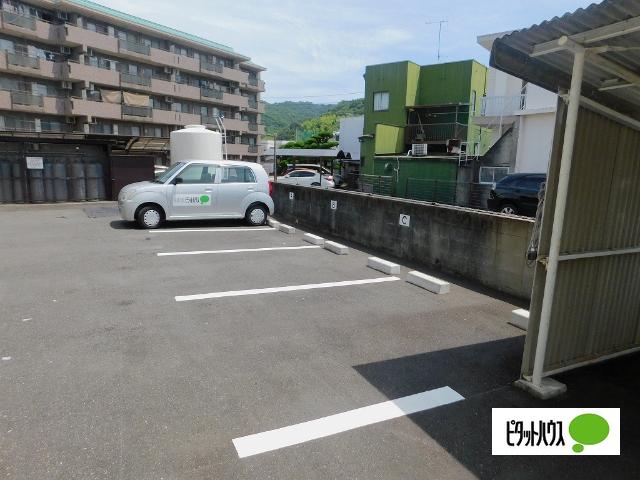 四国洋行ハイツ 駐車場