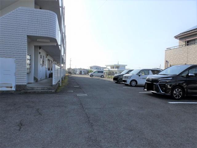 フレンドリーハイツ（202） 駐車場