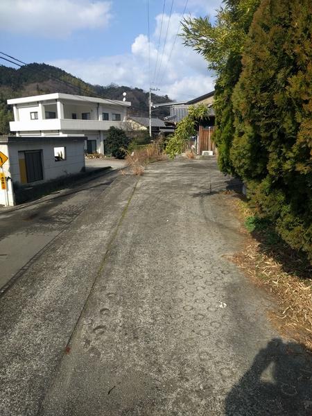 進入は坂道