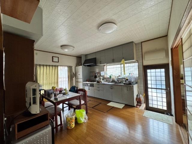 土居町　畑野中古 リビング