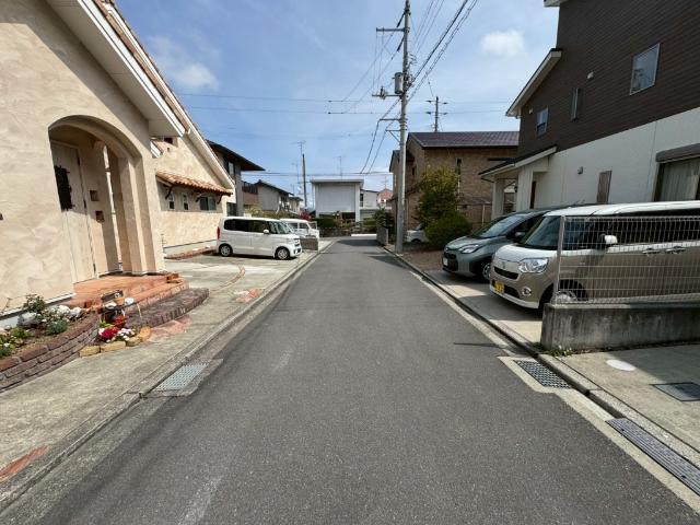 中古　上柏　築浅 前面道路含む現地写真