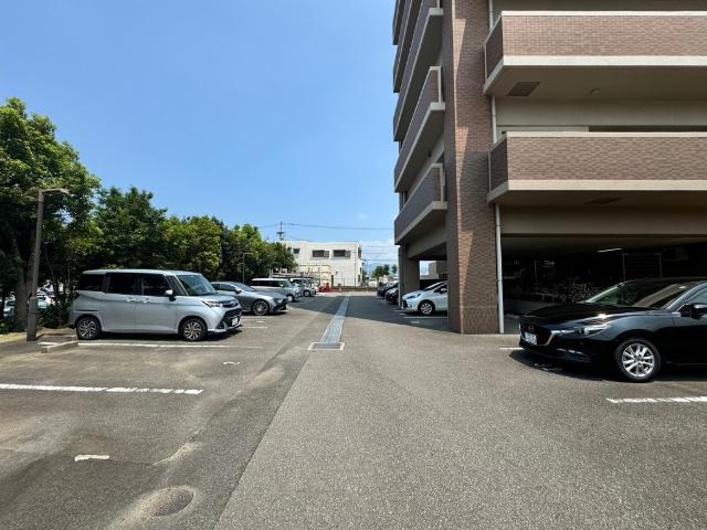 パークベルズ川之江 駐車場