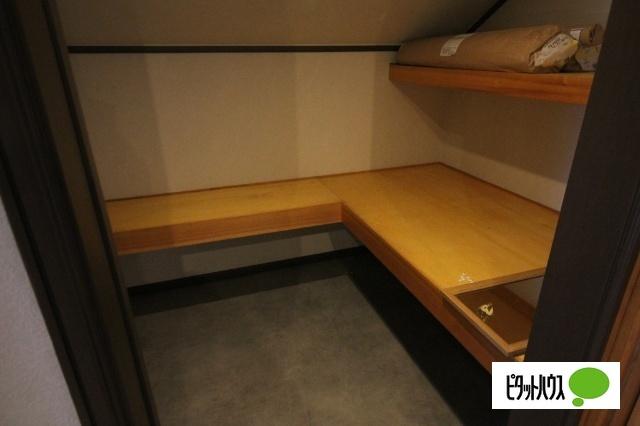 白樺６丁目貸家 収納