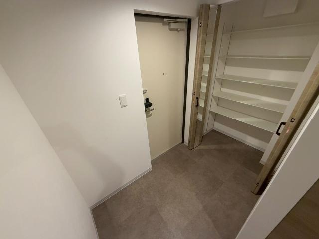 WELL BRIGHT 朝日RESIDENCE（305） 玄関
