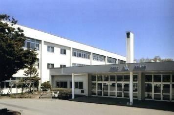 千歳市立信濃小学校：911m
