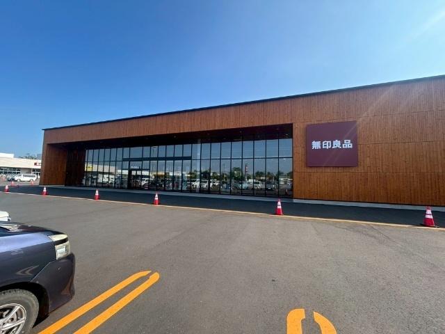 無印良品ランドブレイン千歳モール店：6114m