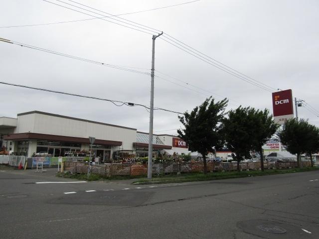 DCM住吉店：638m