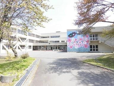 千歳市立北栄小学校：892m