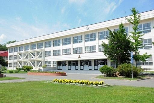 千歳市立緑小学校：904m