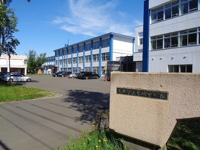 恵庭市立恵明中学校：915m
